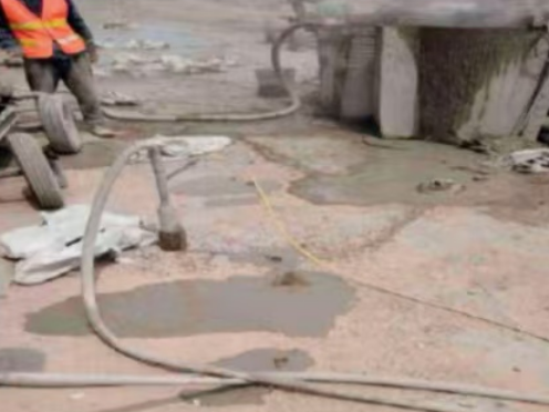 果洛水泥混凝土路面板底注浆技术 路面脱空注浆整治方案