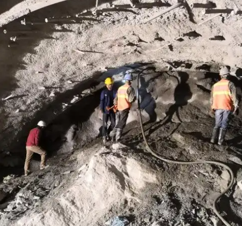 果洛拱顶带模注浆料的施工流程及注意事项